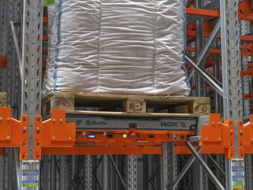 pallet shuttle with load