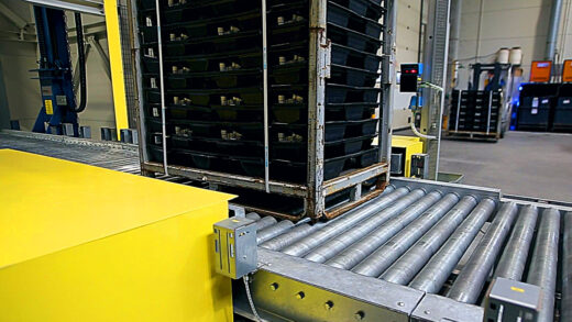 Système automatique pour manipuler différents types de palettes